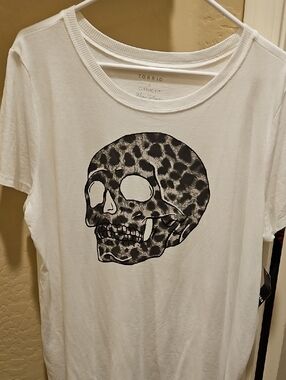 torrid White Tee with Black Leopard-Pattern Skull